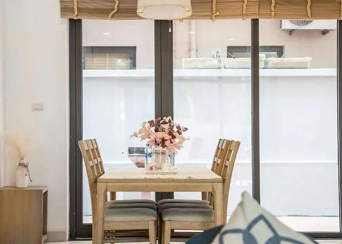 Private In Bai Chay Apartment Hạ Long
